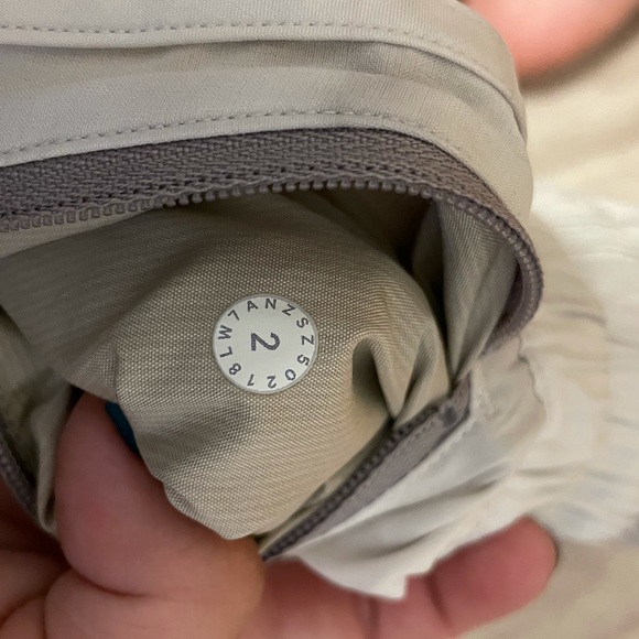 NWOT Lululemon Diamond Dye Tracker Shorts Size 2 - Picture 3 of 12